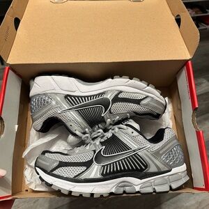 Nike Men's Sneakers - Black and Gray